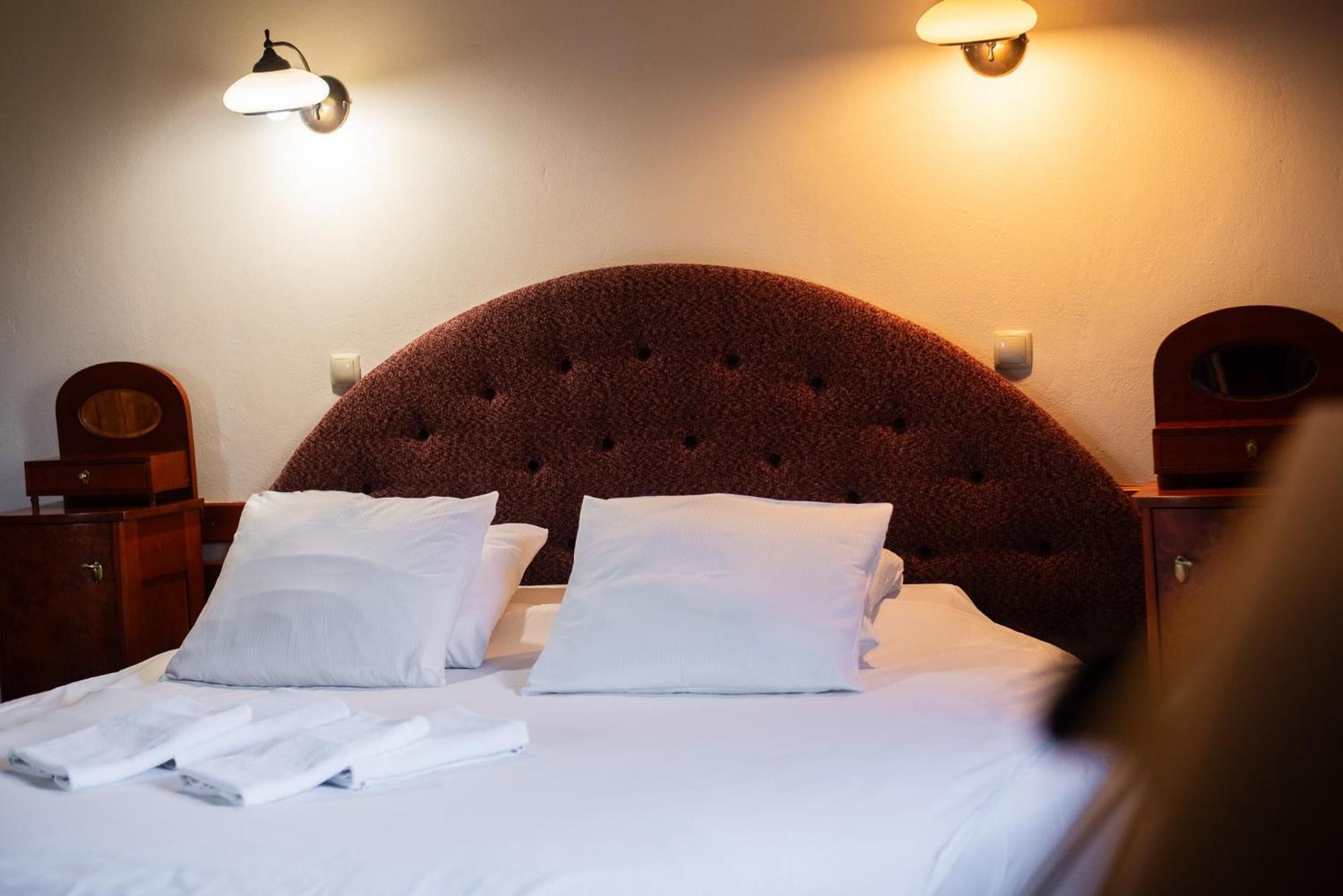 Hotel Restauracja Jas Wedrowniczek Rymanów 외부 사진